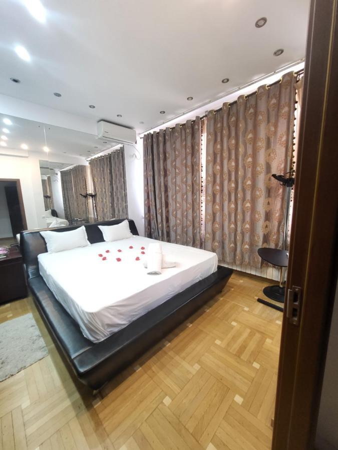 Ground Floor Mega Mall National Arena Monza Bukares Bagian luar foto